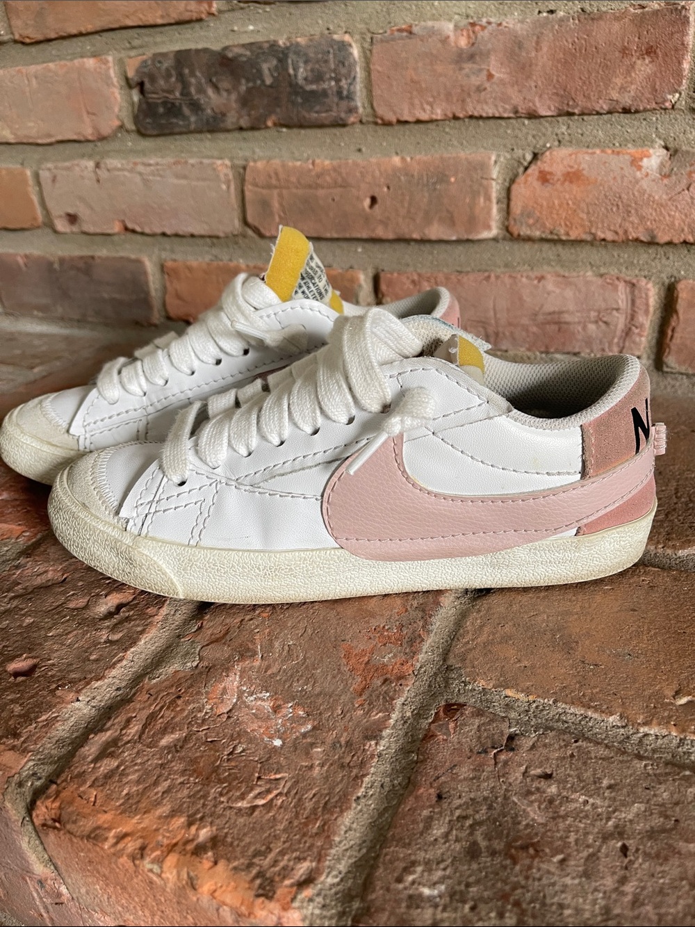 Nike White & Light Pink Low-Top Sneakers